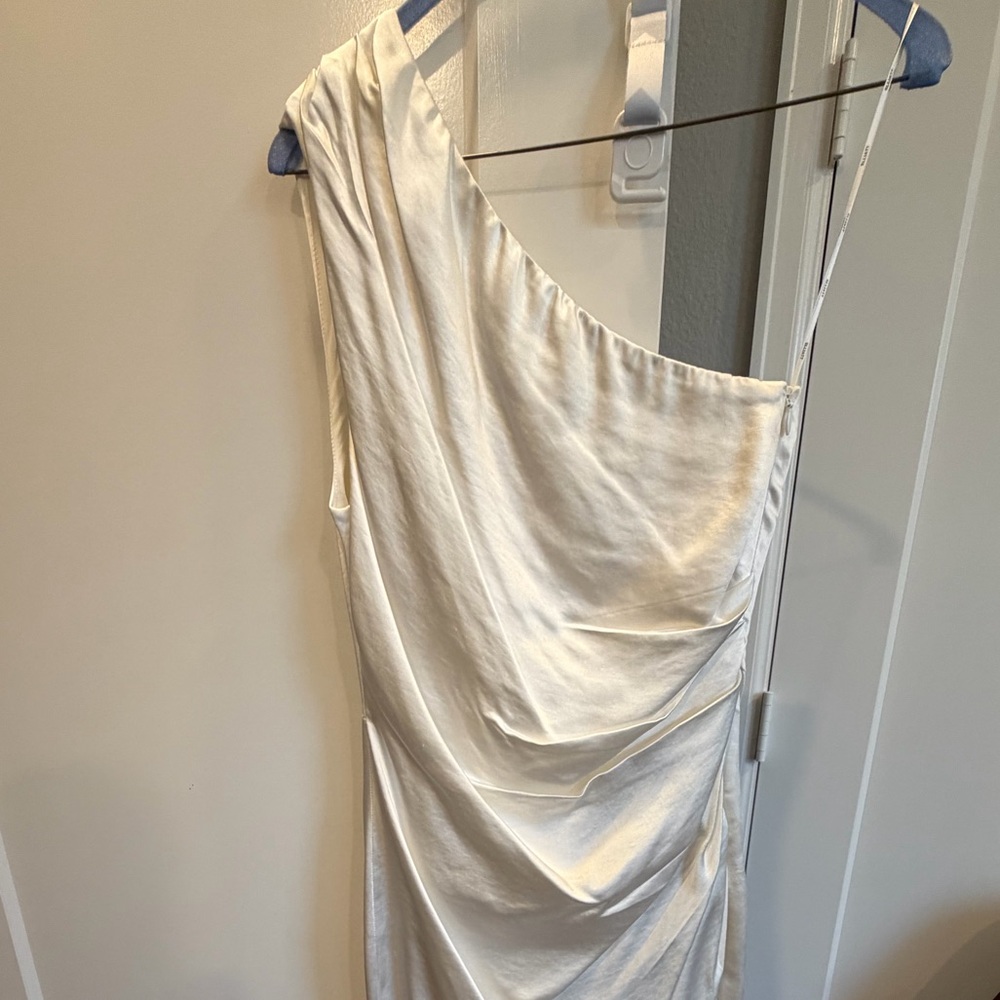 Elliatt Cream One-Shoulder Dress